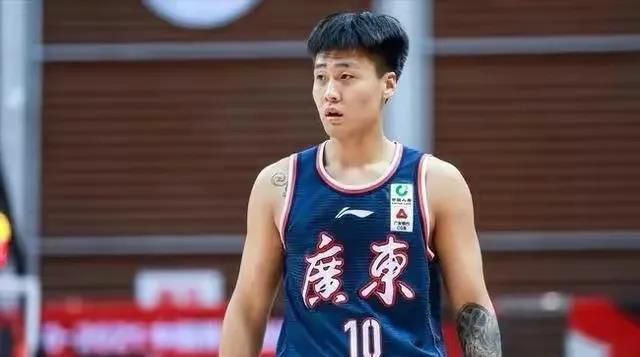 快乐的裸露女